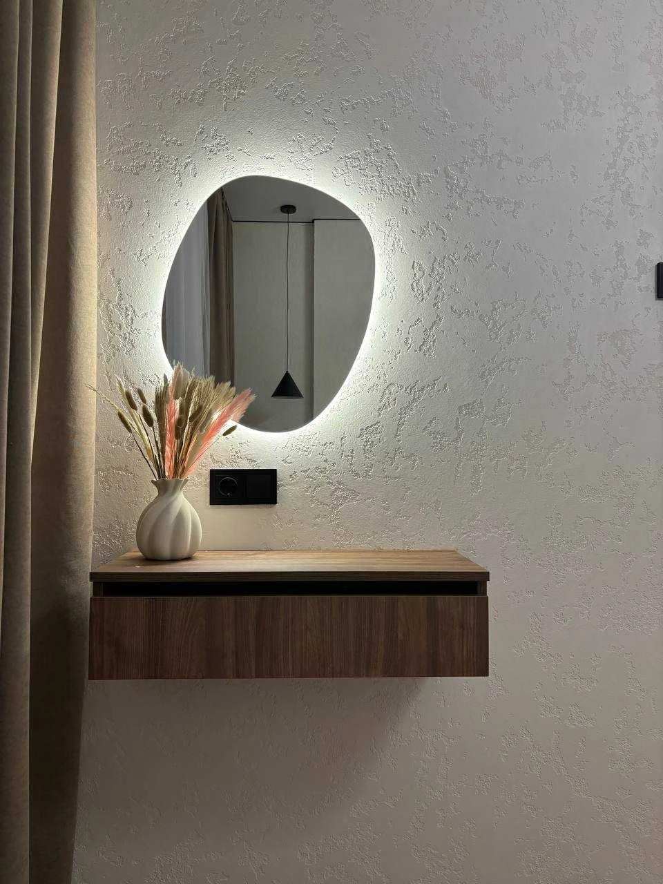 Ideal Apartment in an Ideal Complex