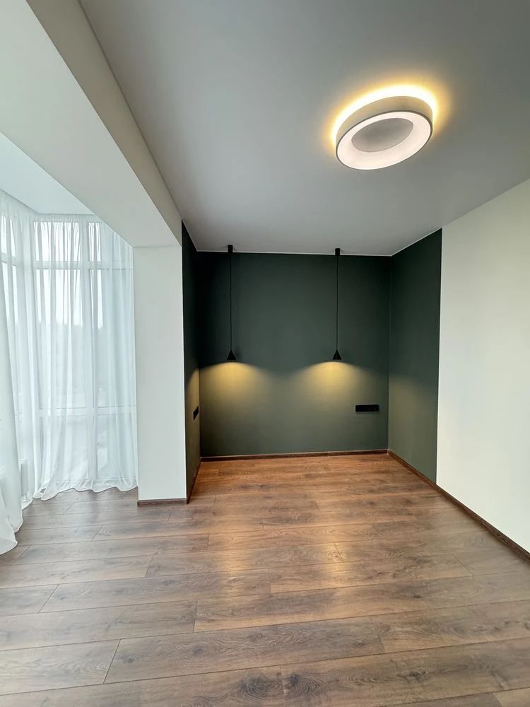 One-bedroom apartment with new renovation! Furniture and appliances! GAS! BALCONY!