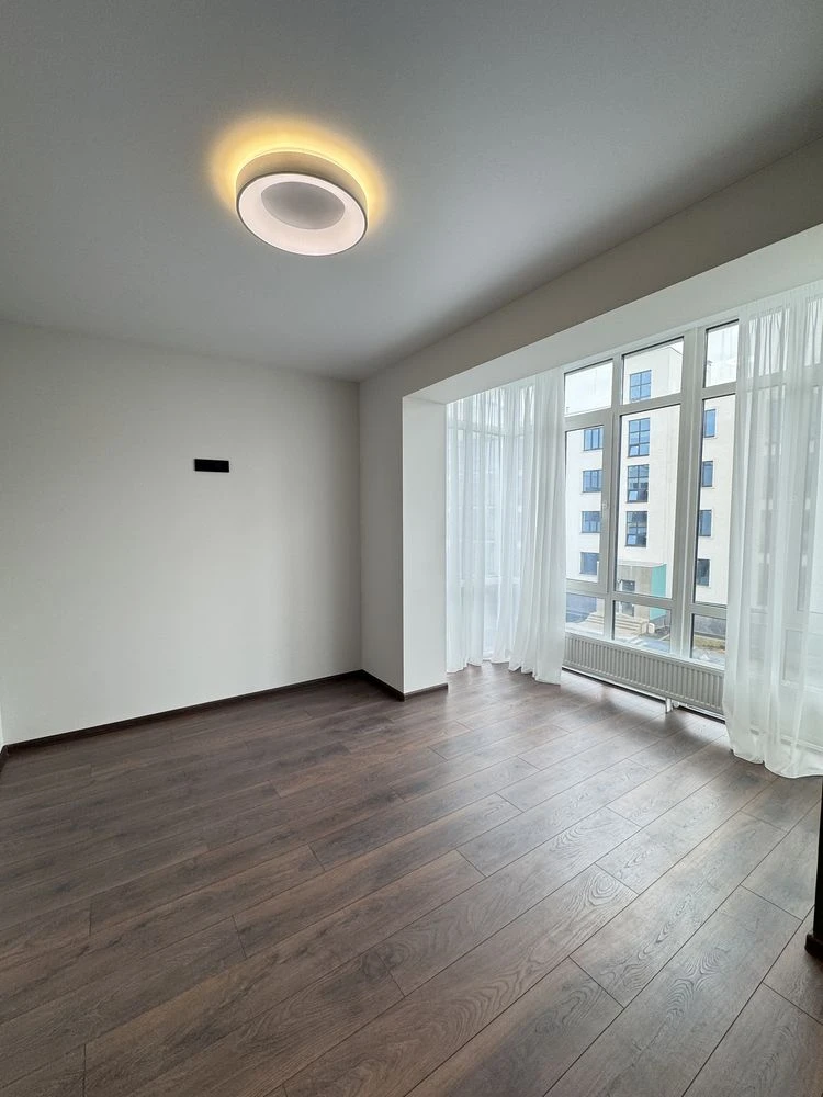 One-bedroom apartment with new renovation! Furniture and appliances! GAS! BALCONY!