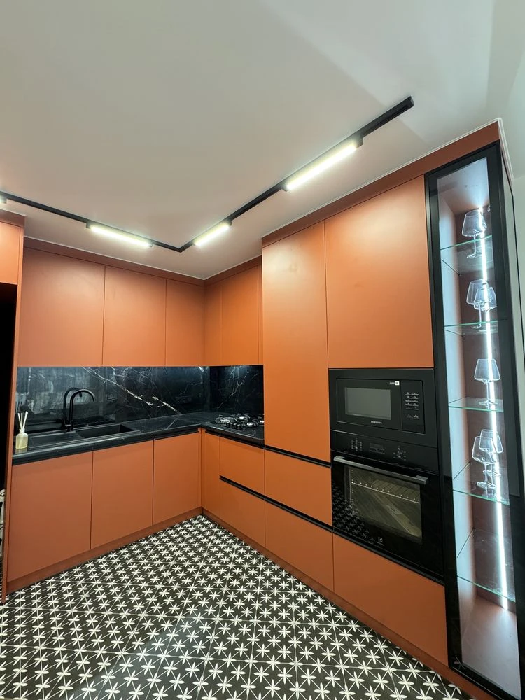 One-bedroom apartment with new renovation! Furniture and appliances! GAS! BALCONY!
