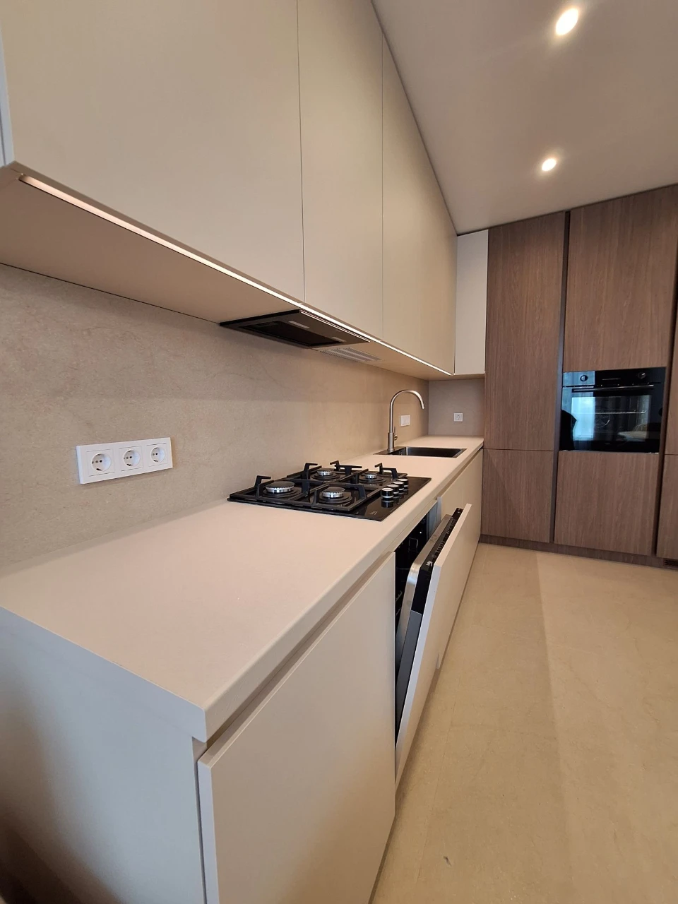 For Sale: 2-bedroom apartment, 42 sq m, with a new designer renovation!