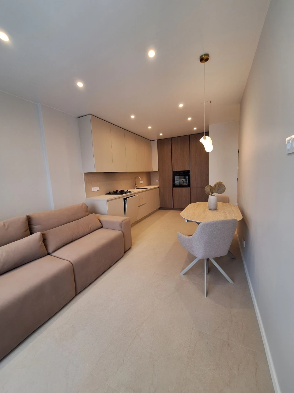 For Sale: 2-bedroom apartment, 42 sq m, with a new designer renovation!