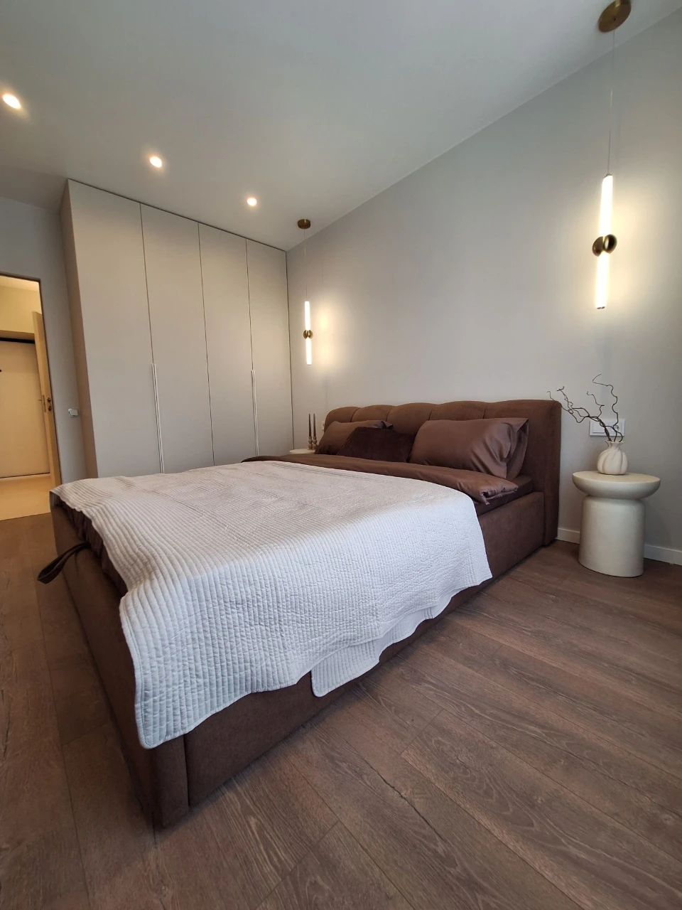 For Sale: 2-bedroom apartment, 42 sq m, with a new designer renovation!