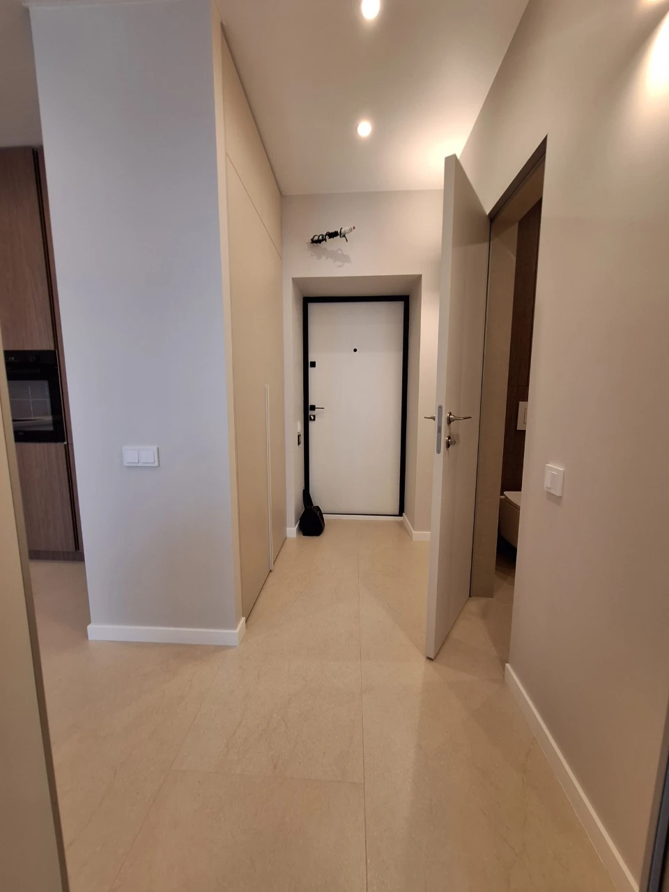 For Sale: 2-bedroom apartment, 42 sq m, with a new designer renovation!