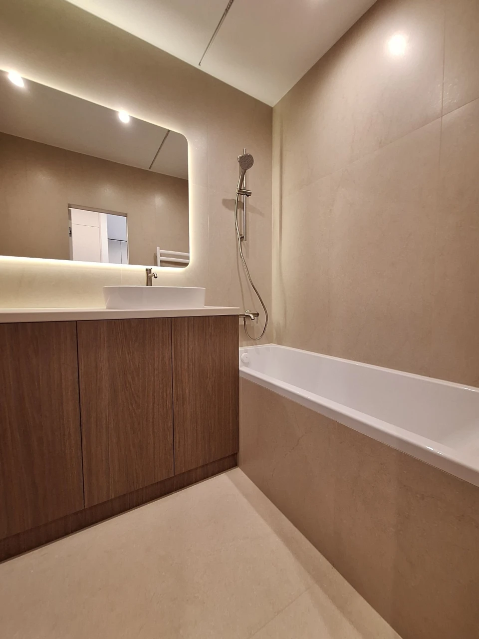 For Sale: 2-bedroom apartment, 42 sq m, with a new designer renovation!
