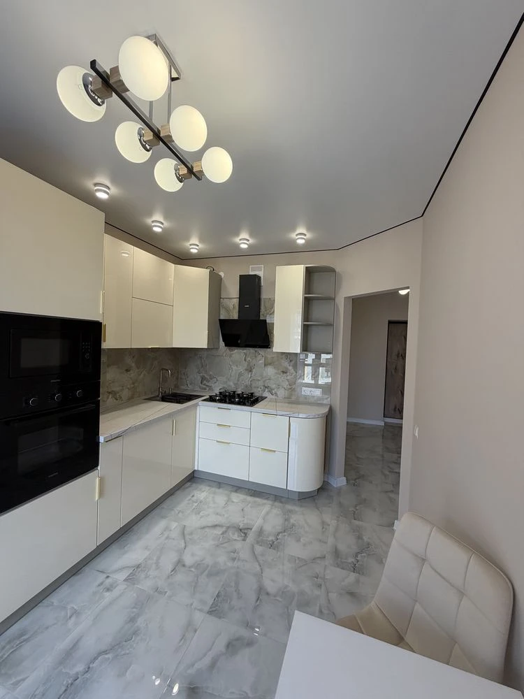 Stylish and high-quality one-bedroom apartment in "GL Club" residential complex!