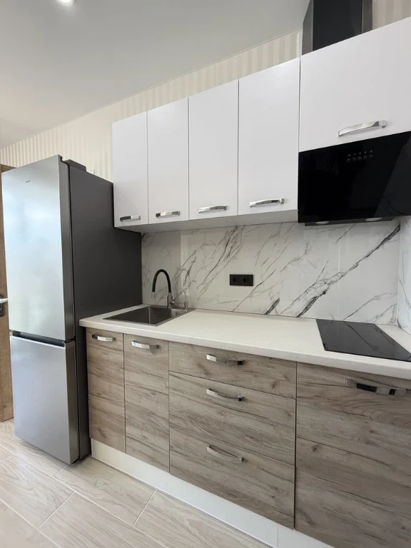 Apartment with New Renovation! Balcony! 10 minutes to Kyiv! Near the