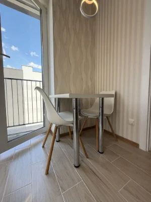 Apartment with New Renovation! Balcony! 10 minutes to Kyiv! Near the