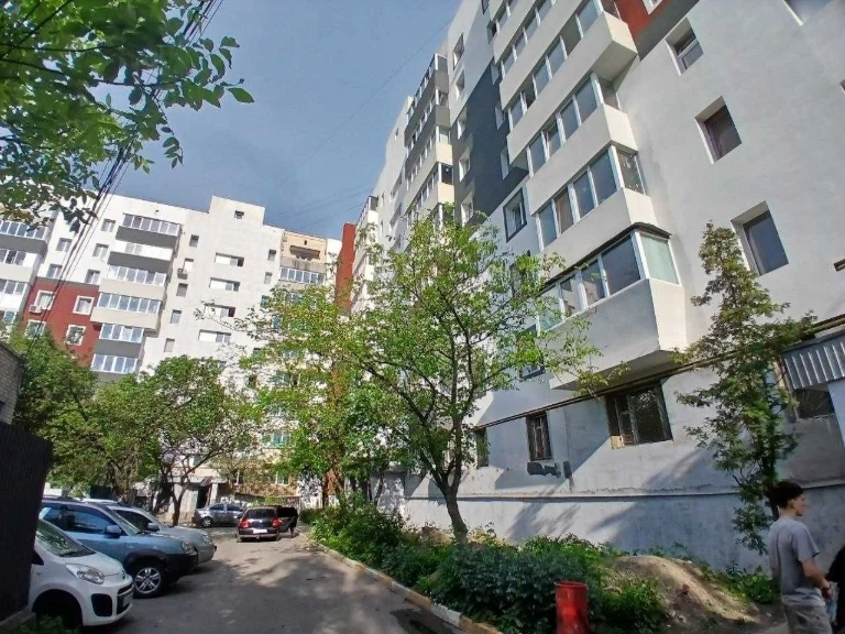 Spacious 3-room apartment in the city center, ready for renovation! Minimum