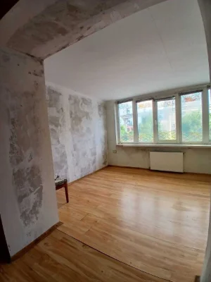 Spacious 3-room apartment in the city center, ready for renovation! Minimum