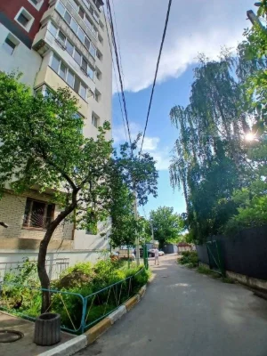 Spacious 3-room apartment in the city center, ready for renovation! Minimum
