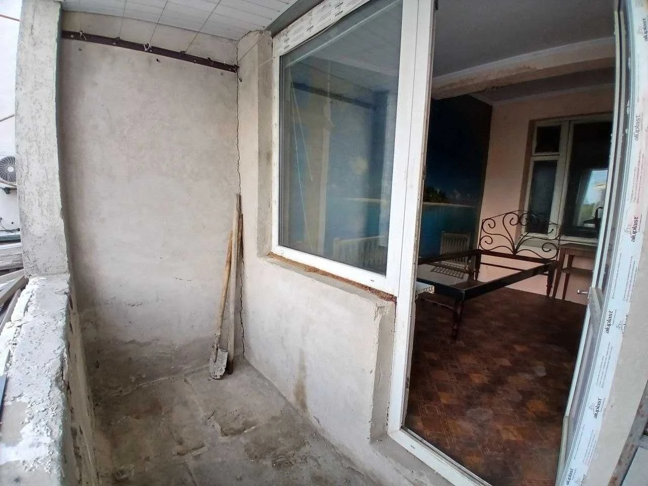 Spacious 3-room apartment in the city center, ready for renovation! Minimum