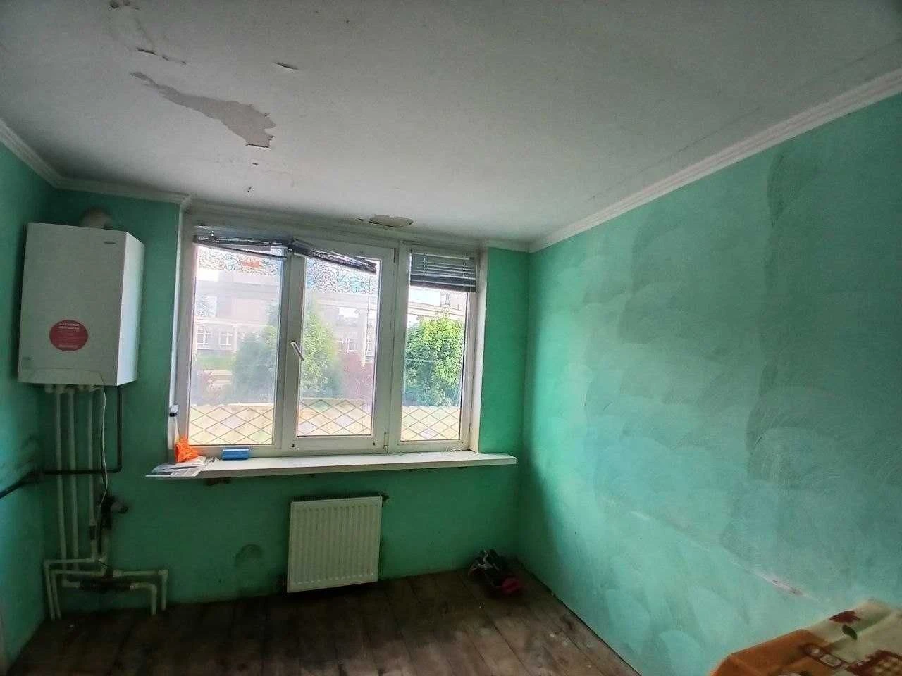 Spacious 3-room apartment in the city center, ready for renovation! Minimum