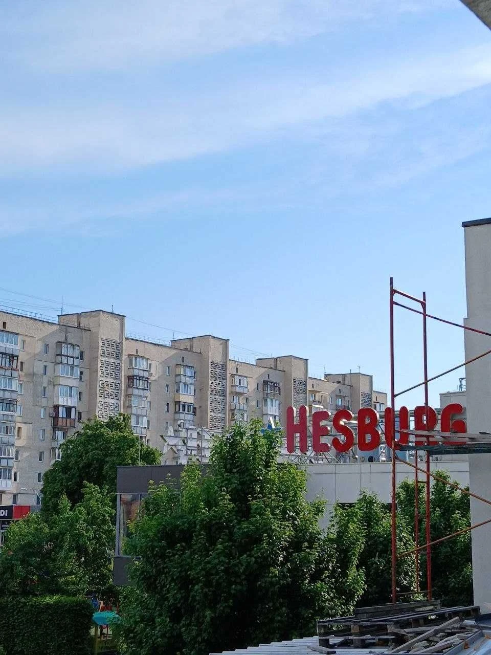 Spacious 3-room apartment in the city center, ready for renovation! Minimum