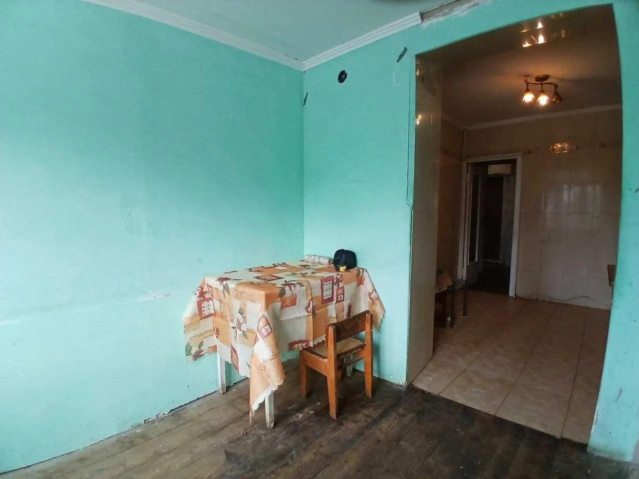 Spacious 3-room apartment in the city center, ready for renovation! Minimum