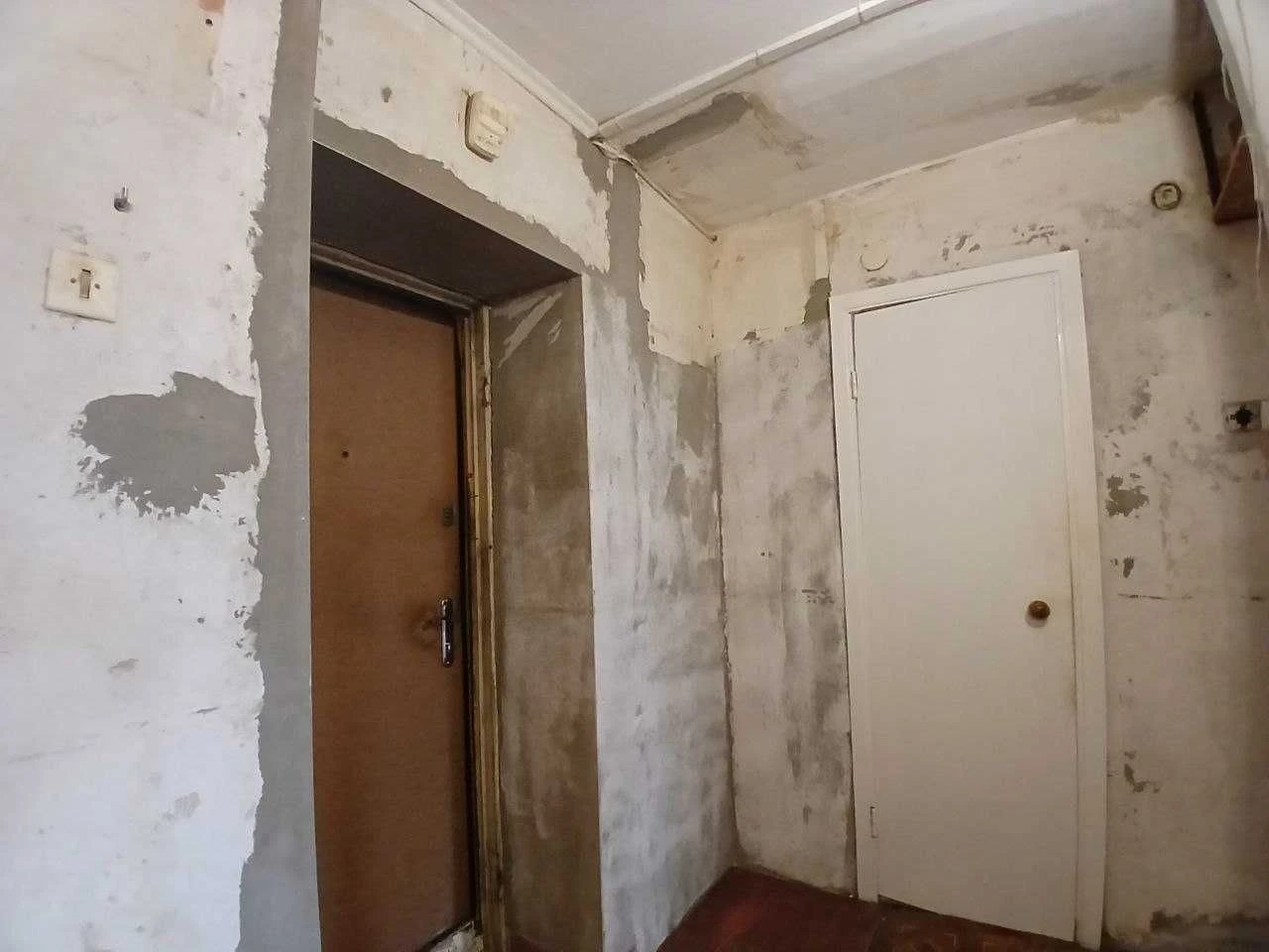 Spacious 3-room apartment in the city center, ready for renovation! Minimum