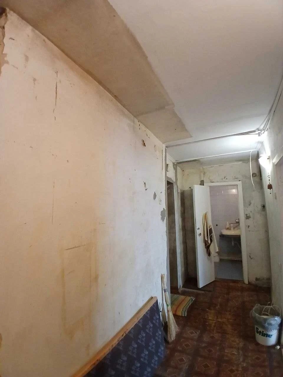 Spacious 3-room apartment in the city center, ready for renovation! Minimum