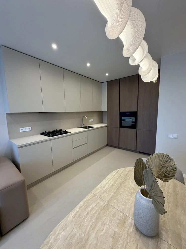 Spacious 1-bedroom apartment with new renovation! Gas!