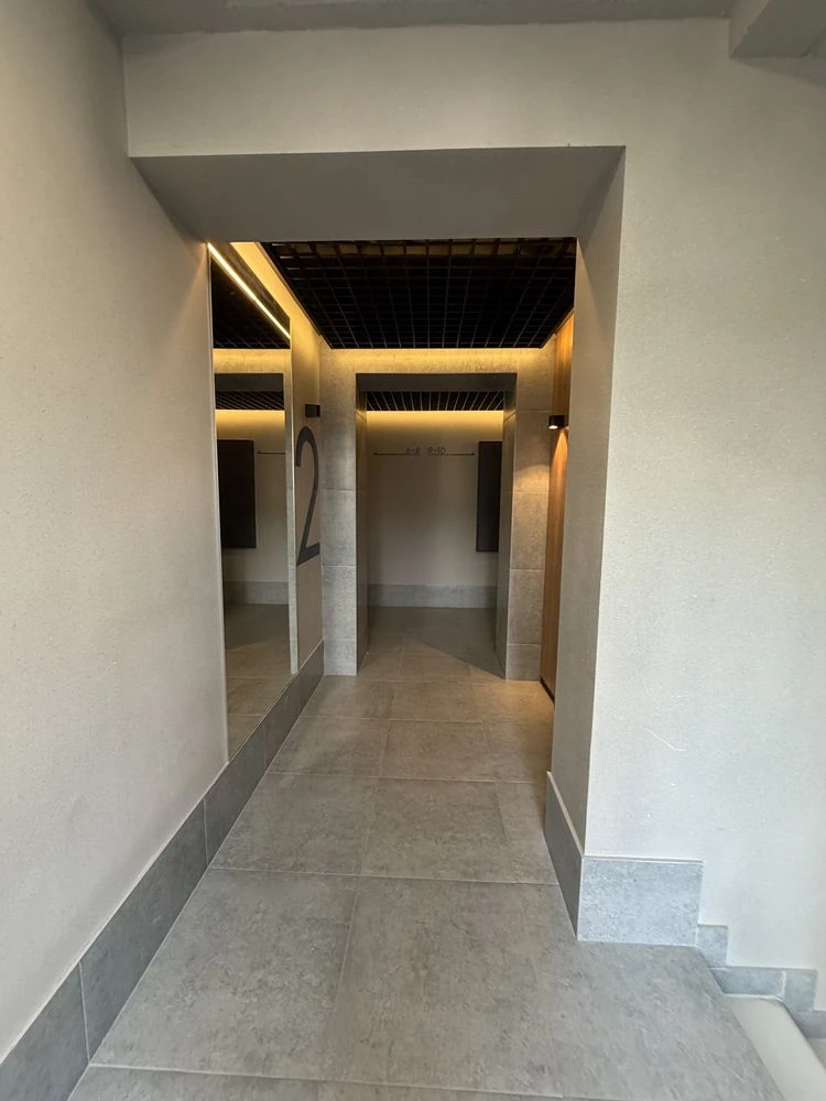 Spacious 1-bedroom apartment with new renovation! Gas!