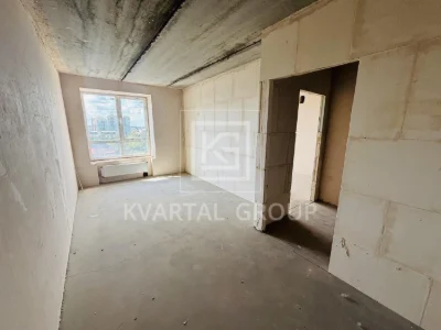 Однокімнатна квартира, що потребує ремонту, "євродвушка" біля вокзалу
