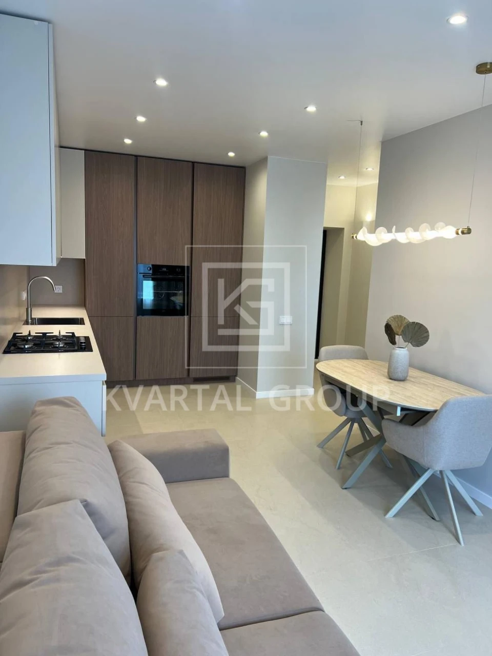 Two-bedroom apartment near the central park, large one-bedroom