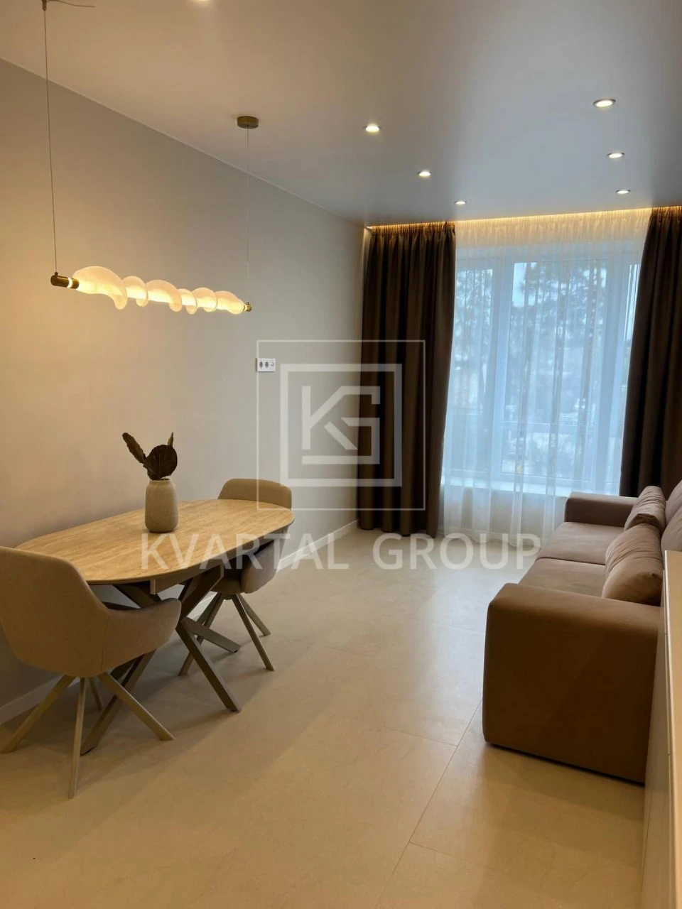 Two-bedroom apartment near the central park, large one-bedroom