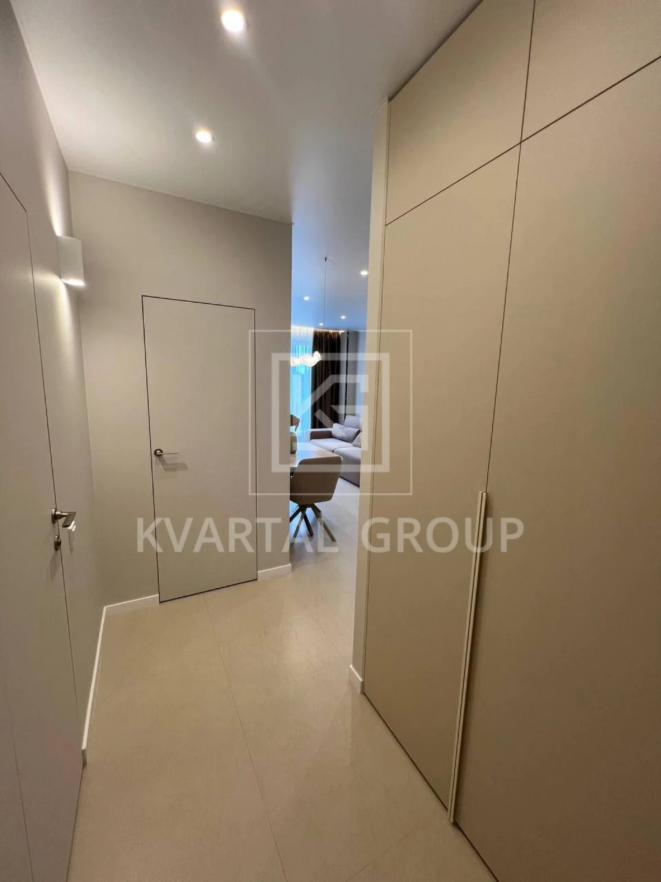 Two-bedroom apartment near the central park, large one-bedroom