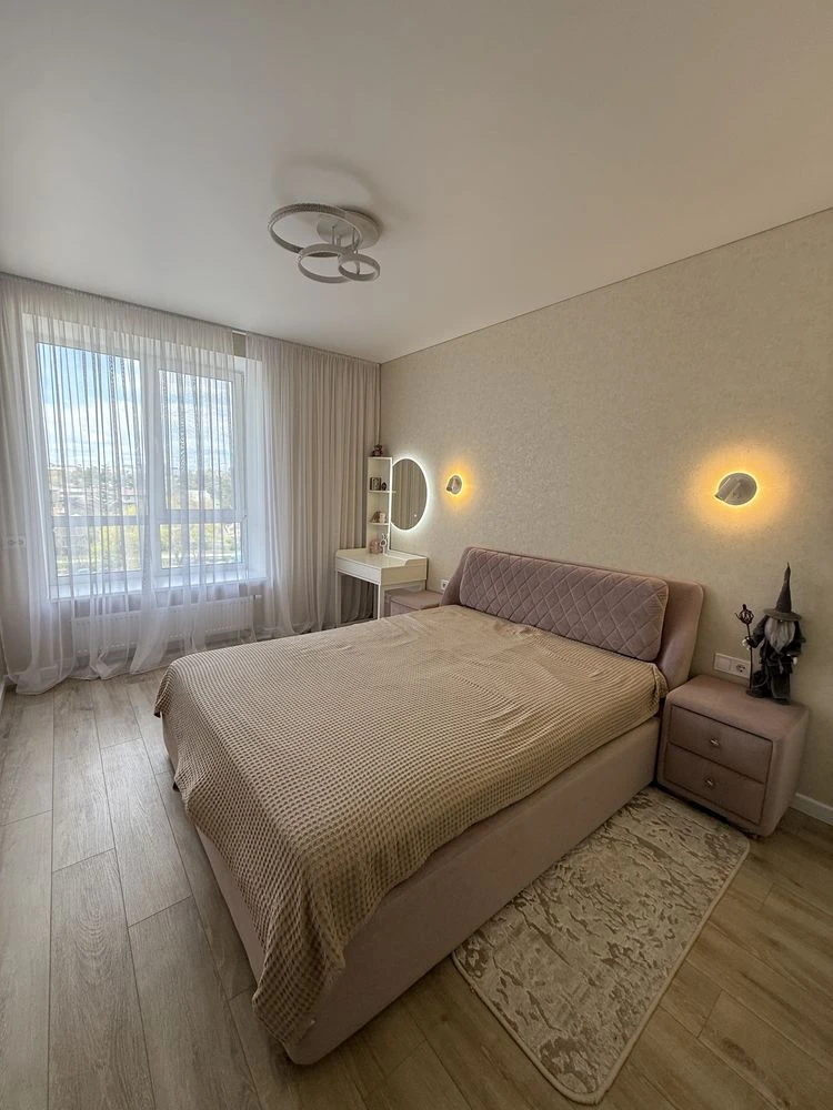 Urgent! Large 2-bedroom apartment with renovation, Synergy City