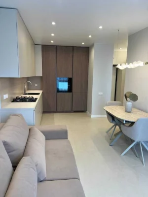 Продається 1-кімнатна квартира, 42 м², з ремонтом, біля Центрального парку.