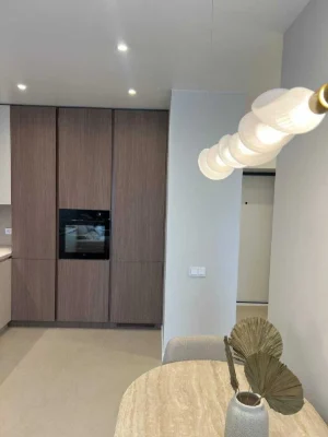 Продається 1-кімнатна квартира, 42 м², з ремонтом, біля Центрального парку.