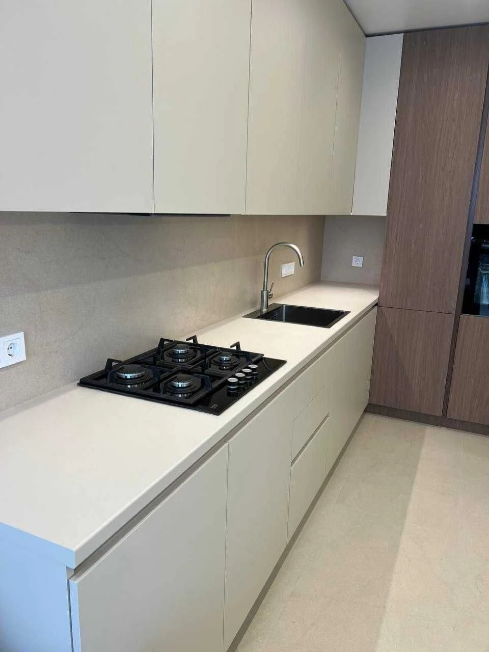 Продається 1-кімнатна квартира, 42 м², з ремонтом, біля Центрального парку.