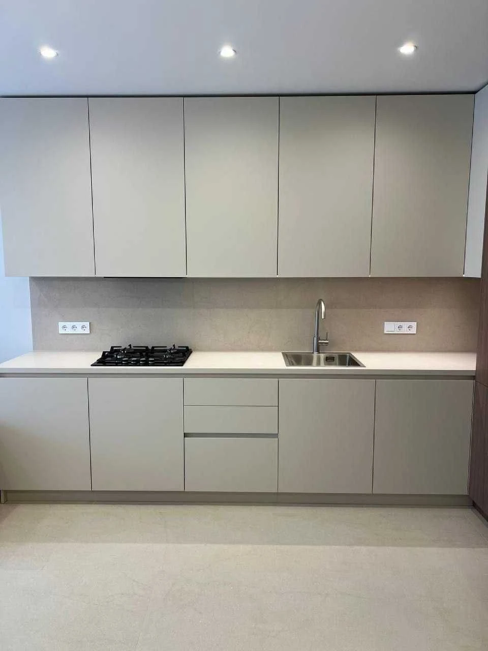Продається 1-кімнатна квартира, 42 м², з ремонтом, біля Центрального парку.