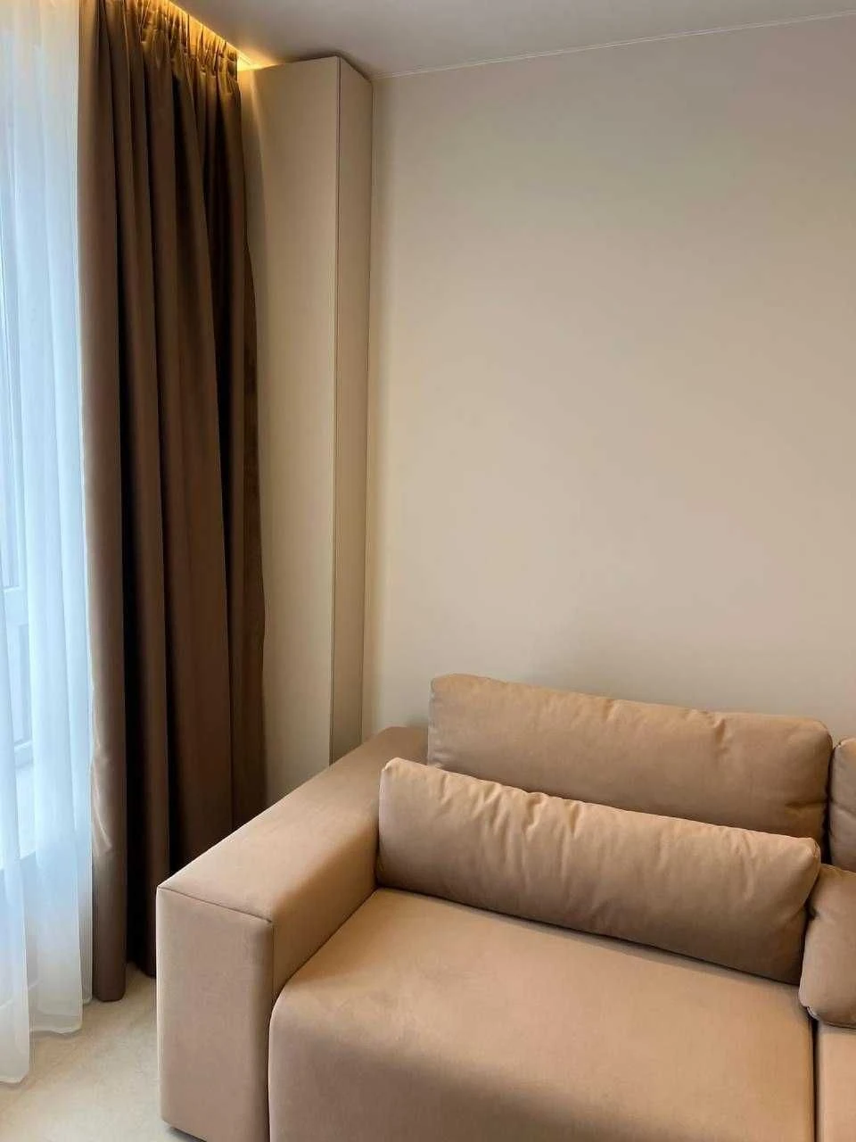 Продається 1-кімнатна квартира, 42 м², з ремонтом, біля Центрального парку.