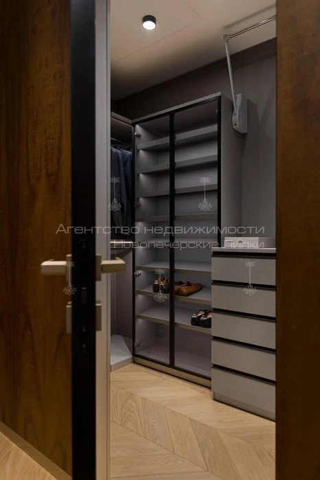I will sell a new 4-room designer apartment in the residential complex Novopecherskie Lypky