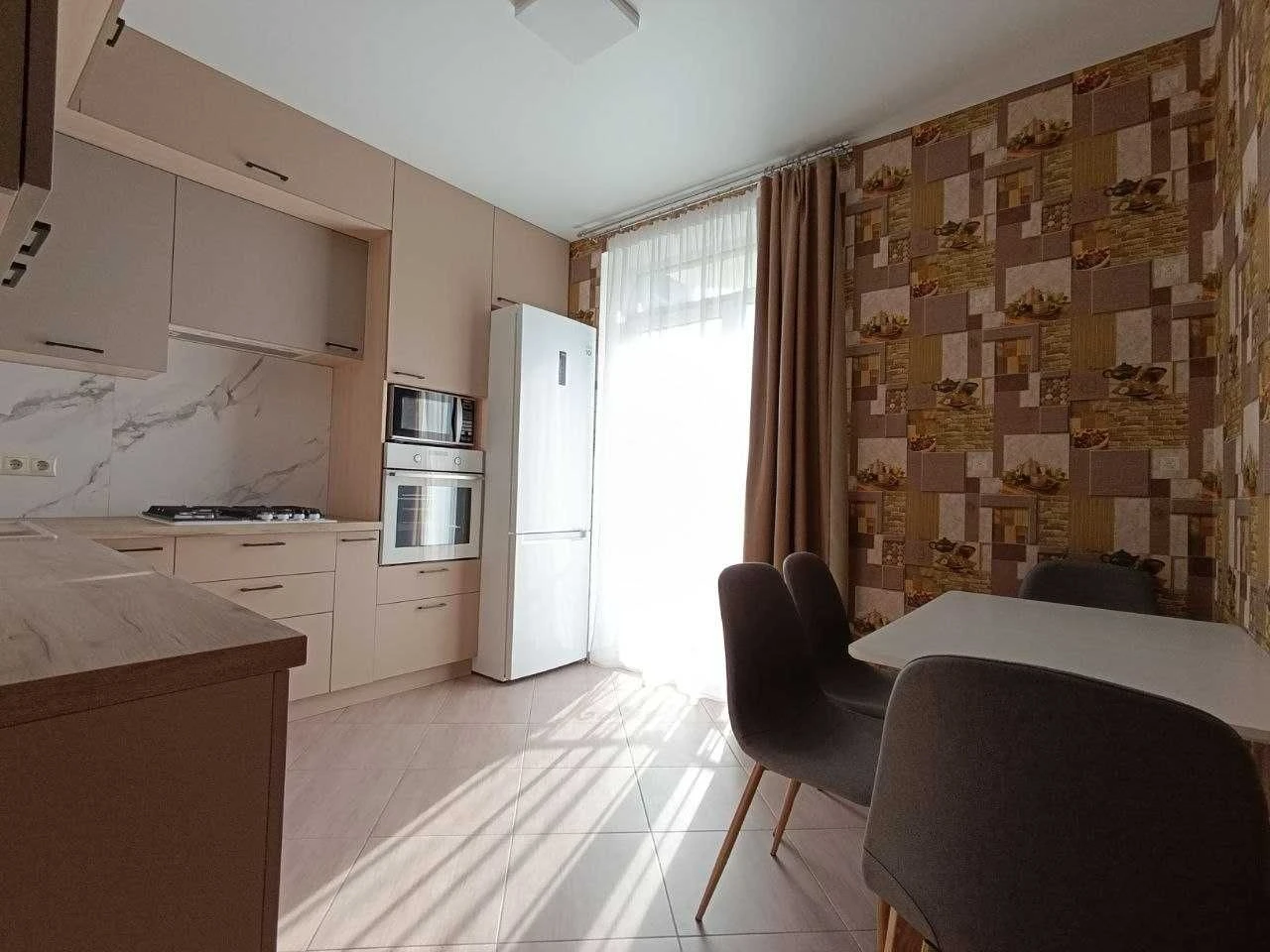 3-room apartment with renovation and furniture, never lived in!