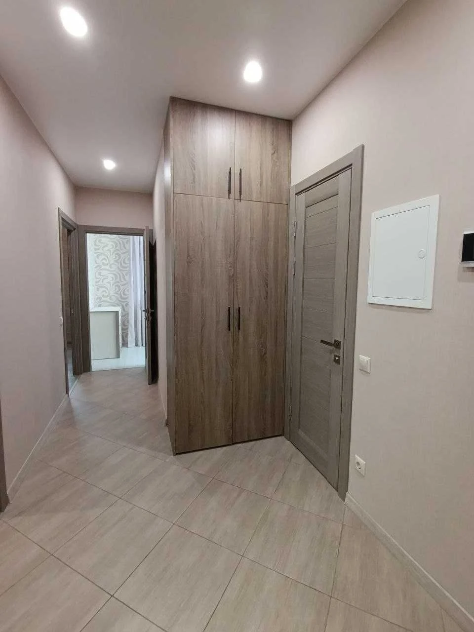 3-room apartment with renovation and furniture, never lived in!