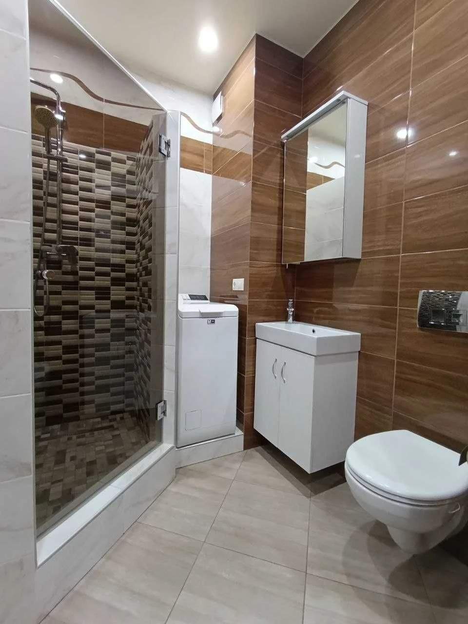 3-room apartment with renovation and furniture, never lived in!