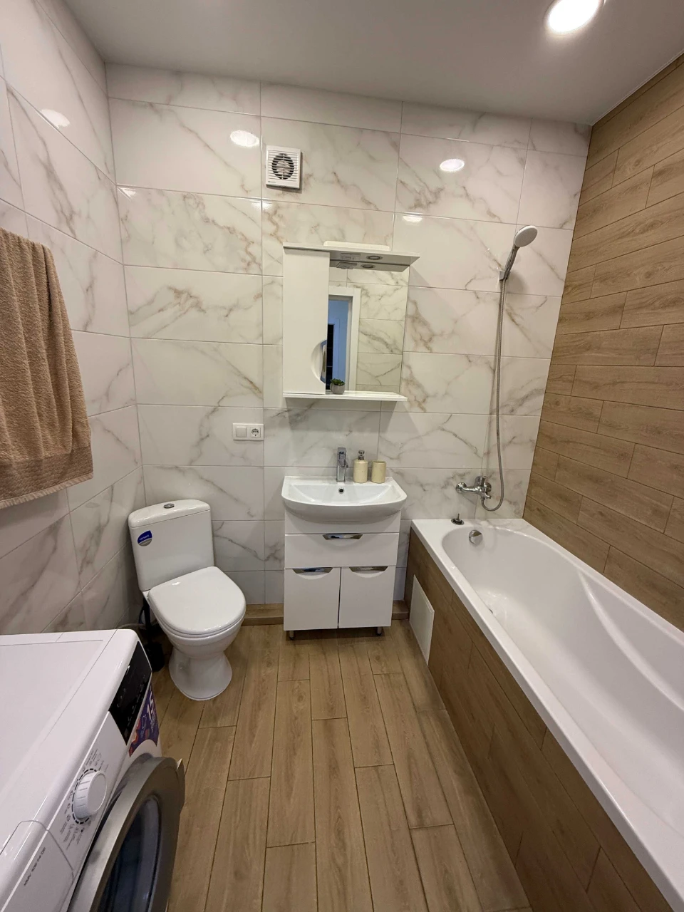 1-bedroom apartment 39 sq m with renovation in Central Park!