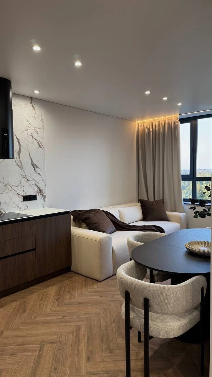 Stylish apartment with designer renovation-space, in which there is