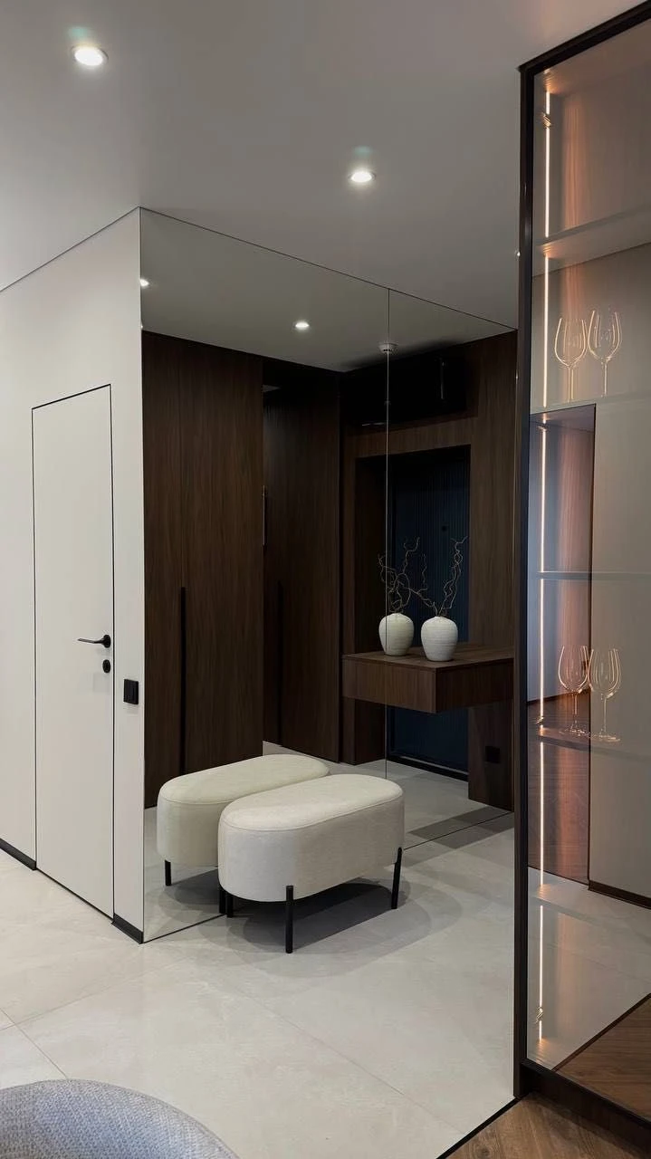 Stylish apartment with designer renovation-space, in which there is