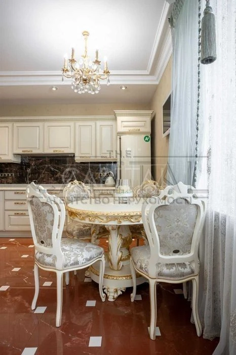 3-room apartment for sale with classic renovation Pechersk