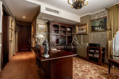 3-room apartment for sale with classic renovation Pechersk