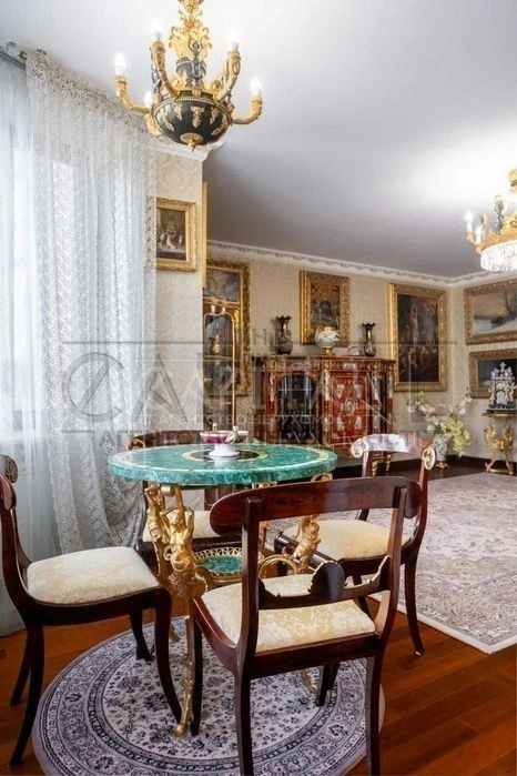 3-room apartment for sale with classic renovation Pechersk