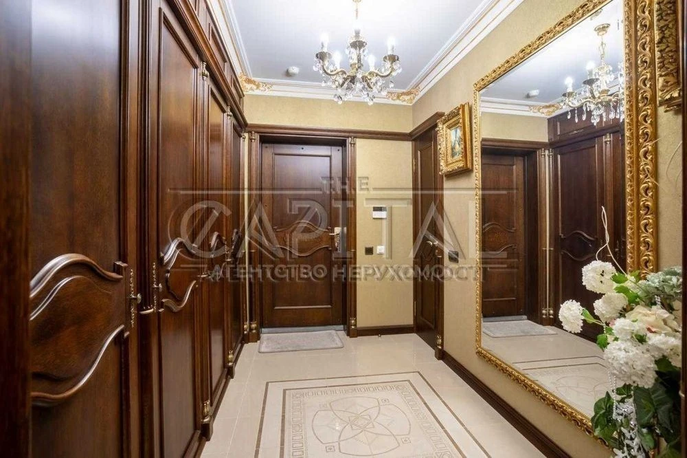 3-room apartment for sale with classic renovation Pechersk