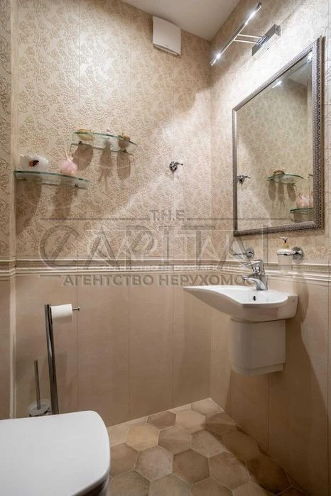 3-room apartment for sale with classic renovation Pechersk