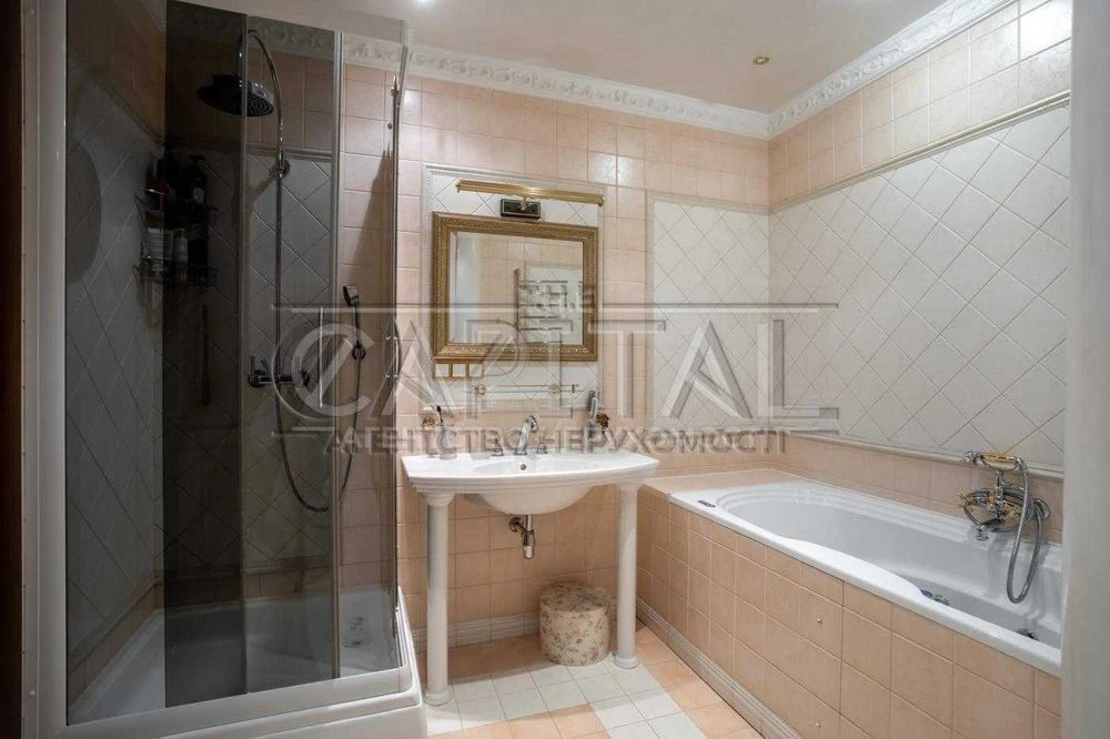 3-room apartment for sale with classic renovation Pechersk