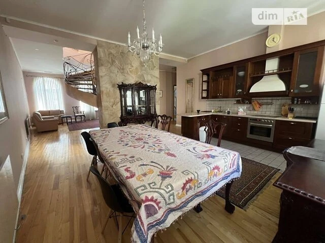 For sale 4-room apartment 180 sq. m. on Shota Rustaveli St. 4 • ID 3