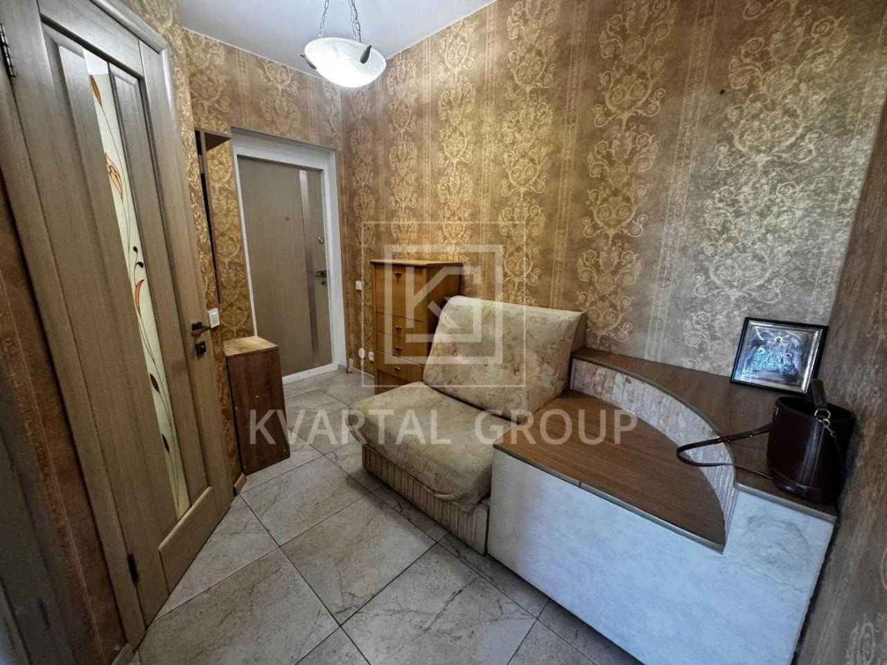 For sale, a great 2-room apartment with renovation near the Passport Office!