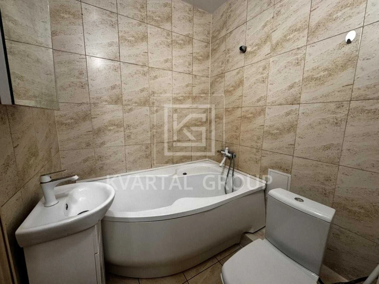 For sale, a great 2-room apartment with renovation near the Passport Office!