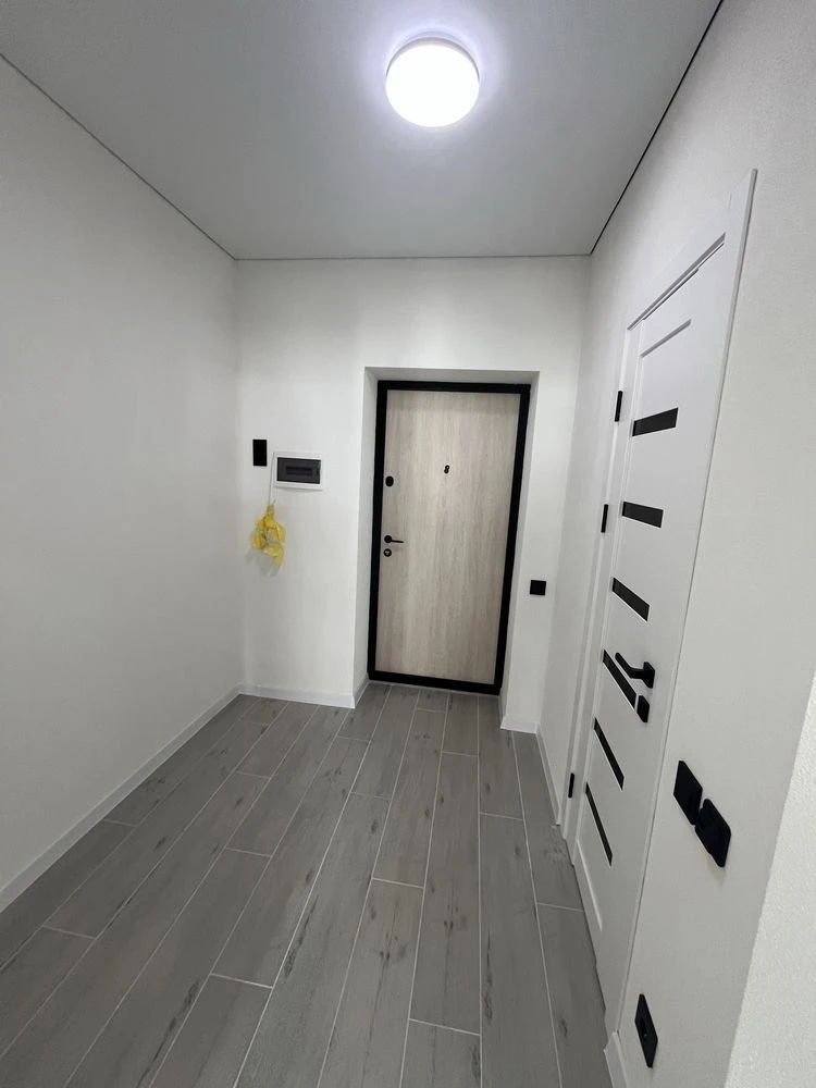 Apartment with New Renovation in "Molodist" Residential Complex